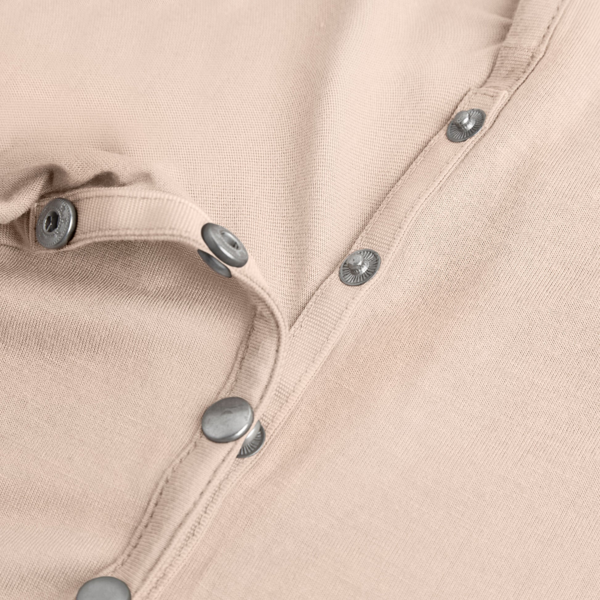 Close-up of OEKO-TEX certified rayon nursing cover – soft, breathable, and gentle on baby’s skin.