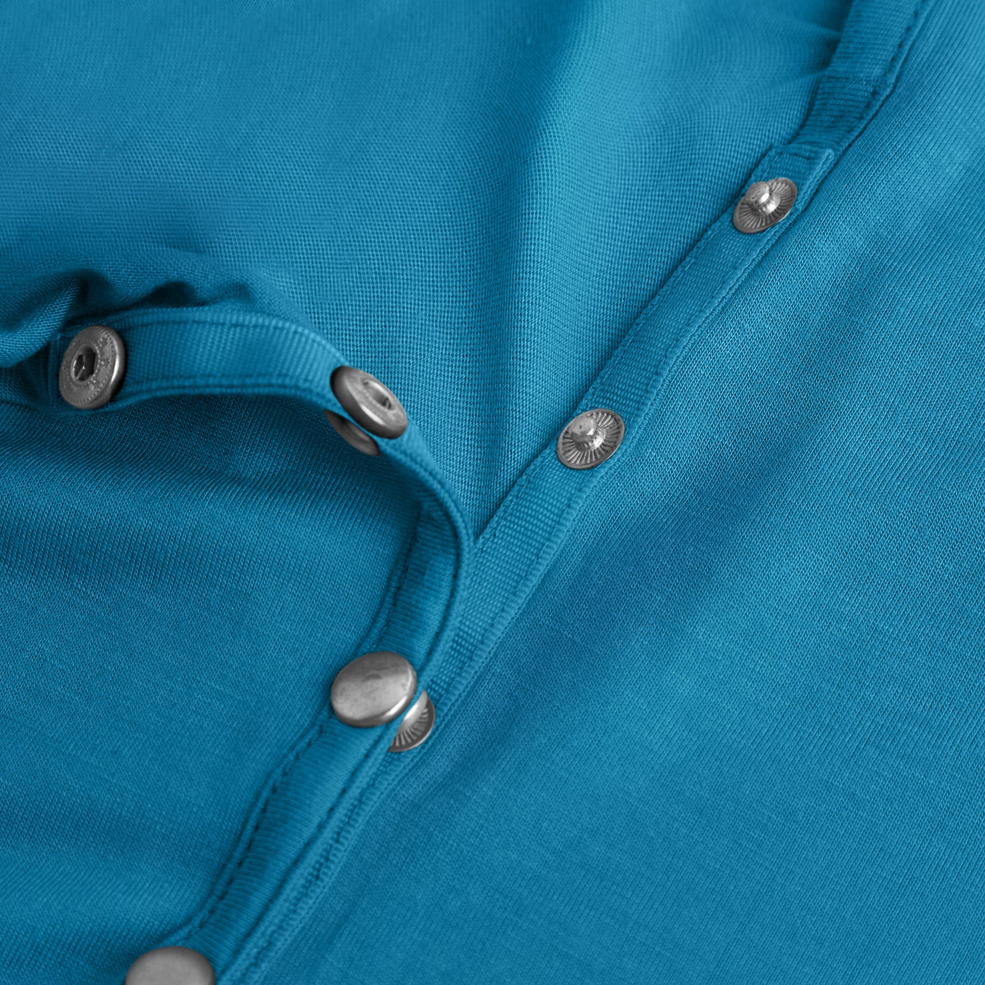 Close-up of OEKO-TEX certified viscose nursing cover – soft, breathable, and gentle on baby’s skin.